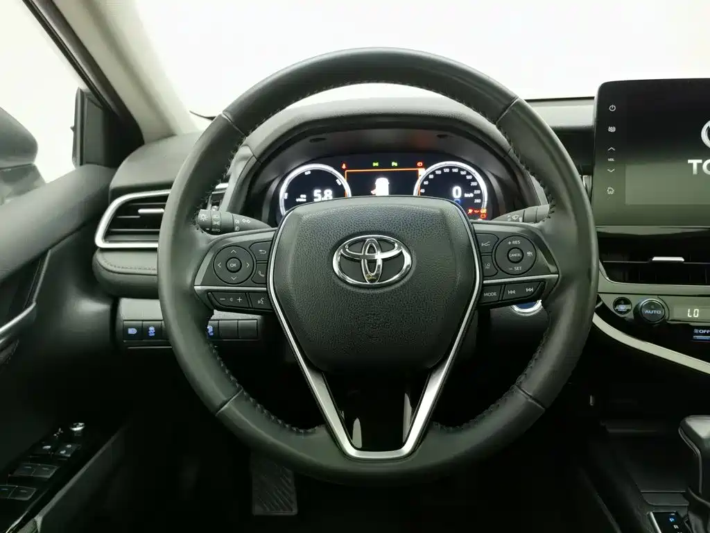 Toyota Camry 2023 — фото 11