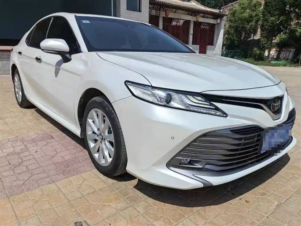 Toyota Camry 2018 — фото 9