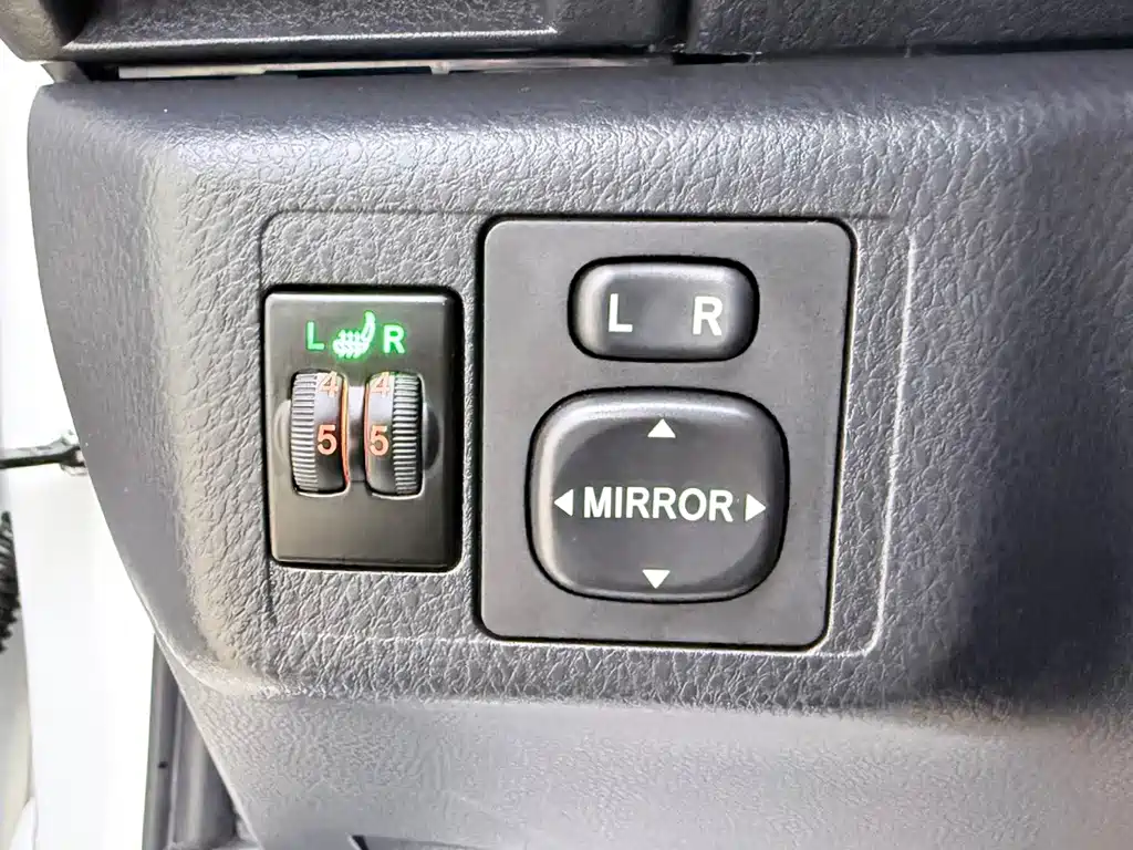 Toyota Yaris L 2023 — фото 11