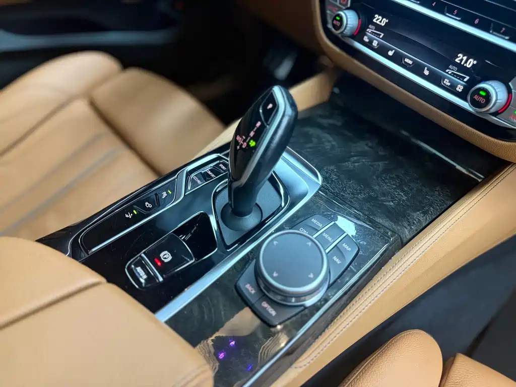 BMW 6 Series GT 2021 — фото 19