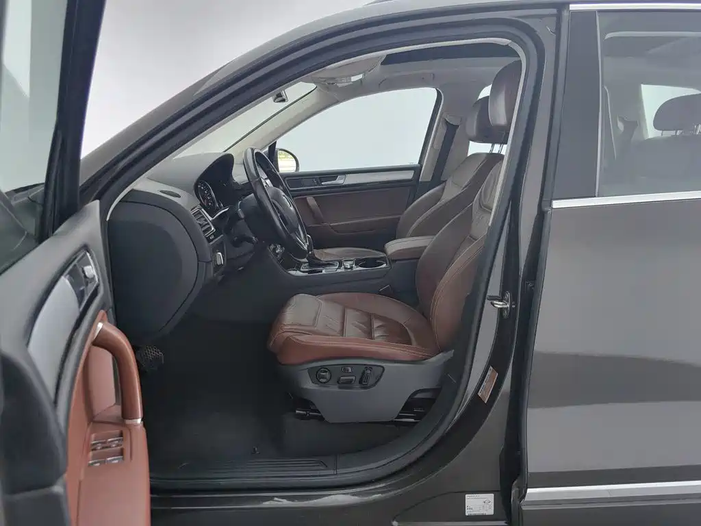 Volkswagen Touareg 2017 — фото 10