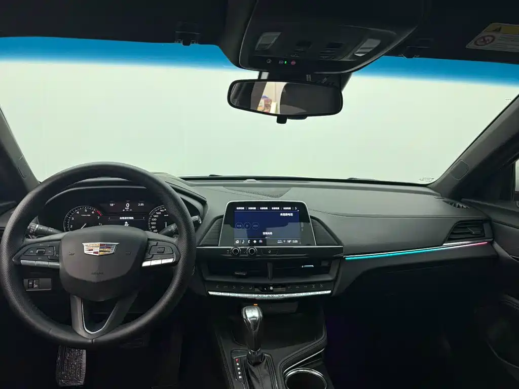 Cadillac CT4 2023 — фото 11