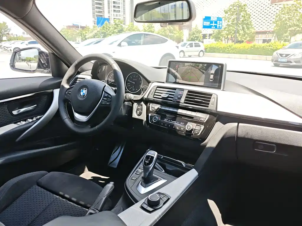 BMW 3 Series 2017 — фото 11