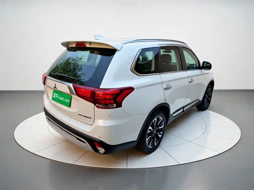 Mitsubishi Outlander 2019 — фото 4