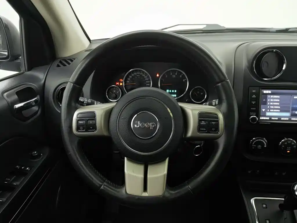 Jeep Compass 2012 — фото 11