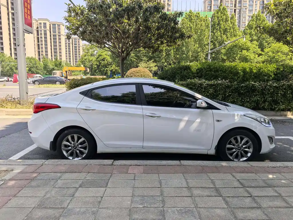 Hyundai Elantra Langdong 2015 — фото 7
