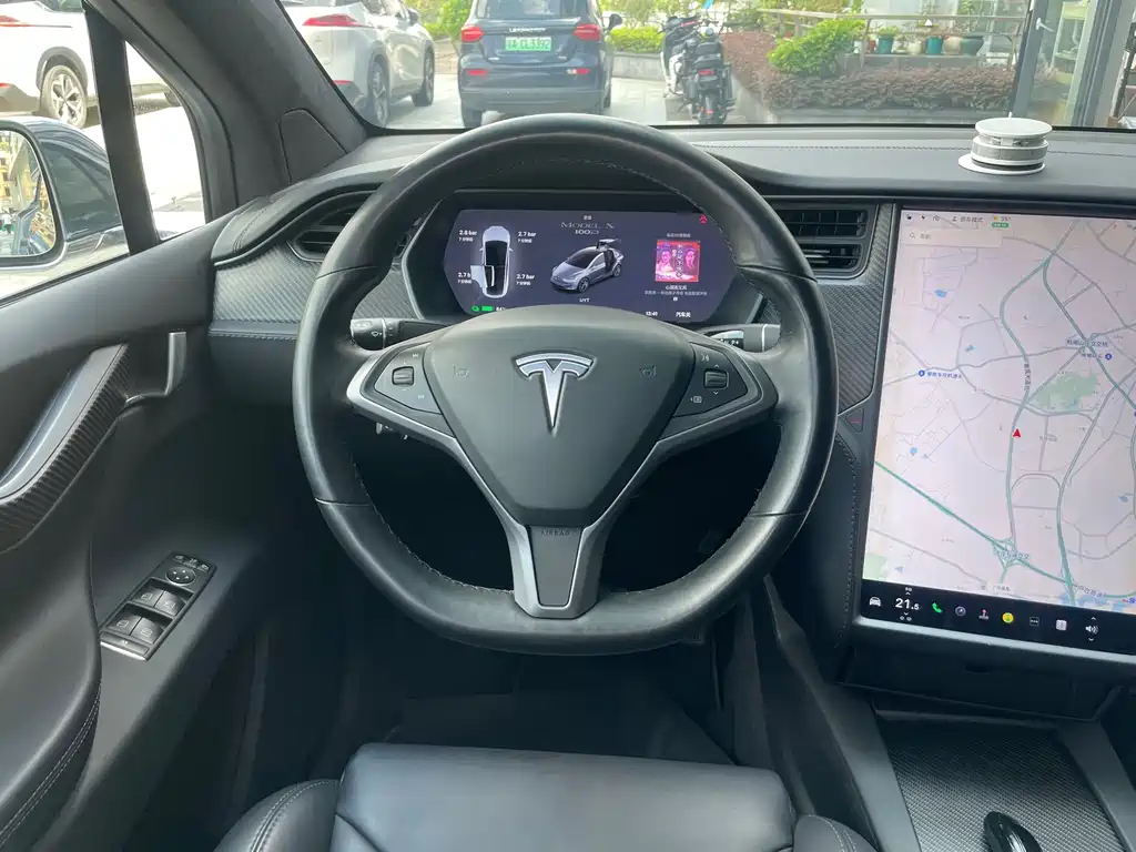 Tesla Model X 2019 — фото 13