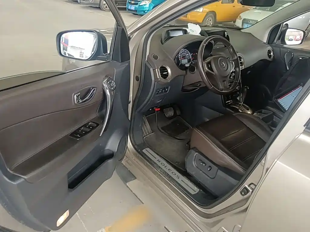 Renault Koleos 2015 — фото 16