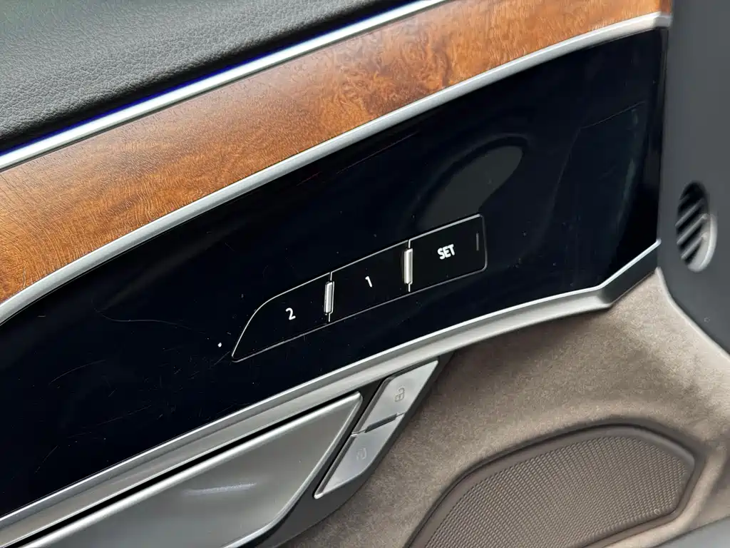 Audi A8 2021 — фото 15