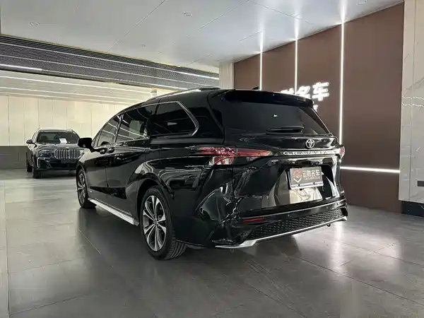 Toyota Granvia 2024