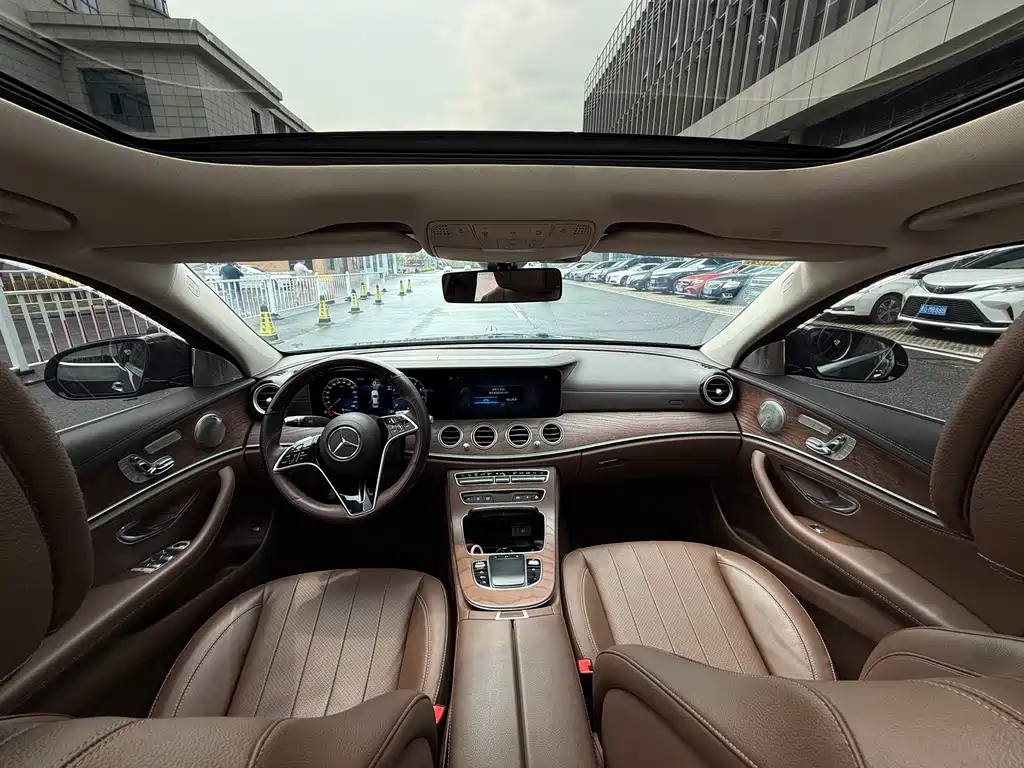 Mercedes-Benz E-Class 2022 — фото 10