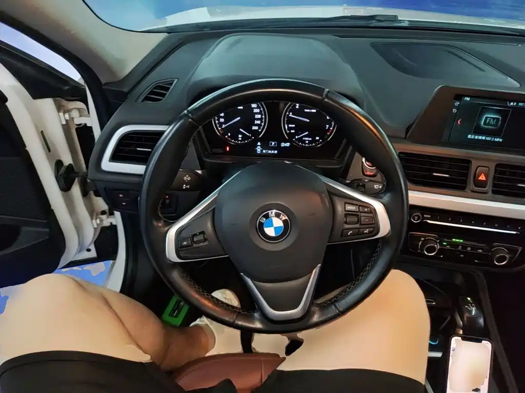 BMW 1 Series 2018 — фото 11
