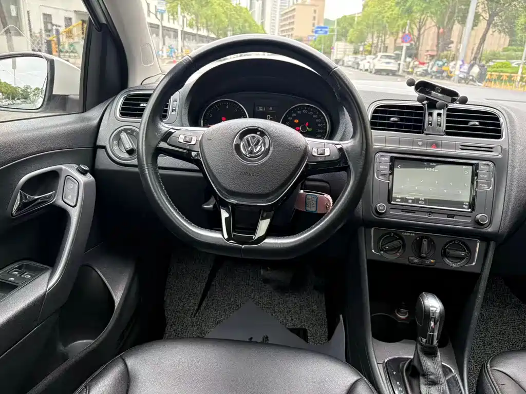 Volkswagen Polo 2017 — фото 14