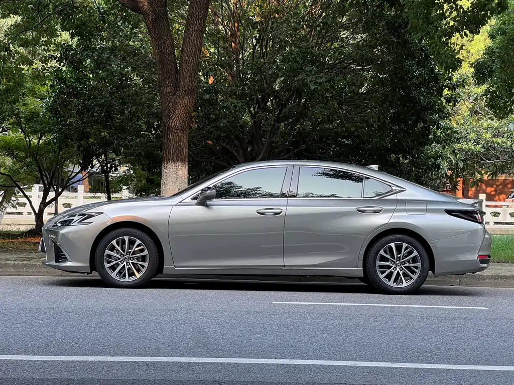 Lexus ES 2025 — фото 4