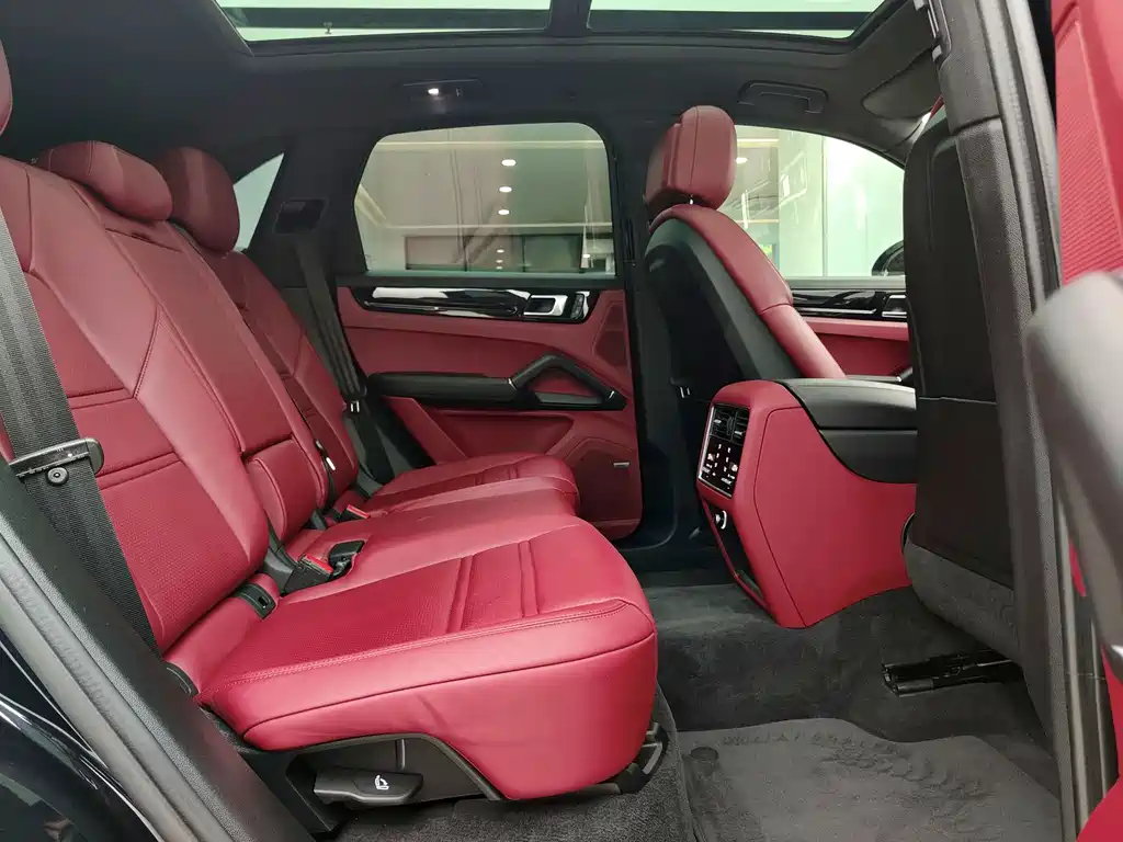 Porsche Cayenne Hybrid 2022 — фото 18