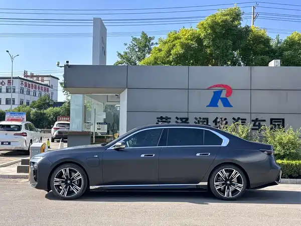BMW i7 2023
