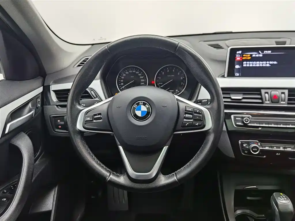 BMW X1 2017 — фото 11