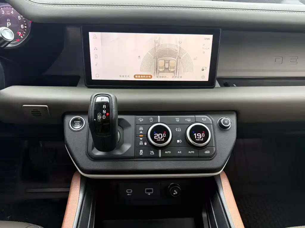 Land Rover Defender 2021 — фото 16
