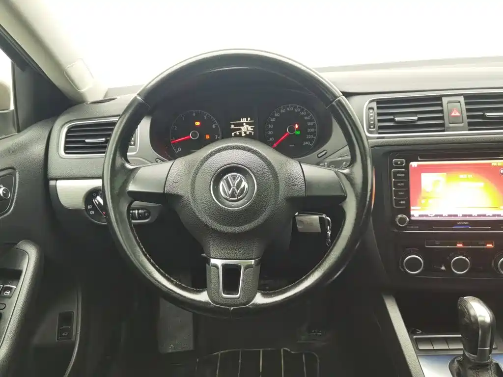 Volkswagen Sagitar 2015 — фото 11