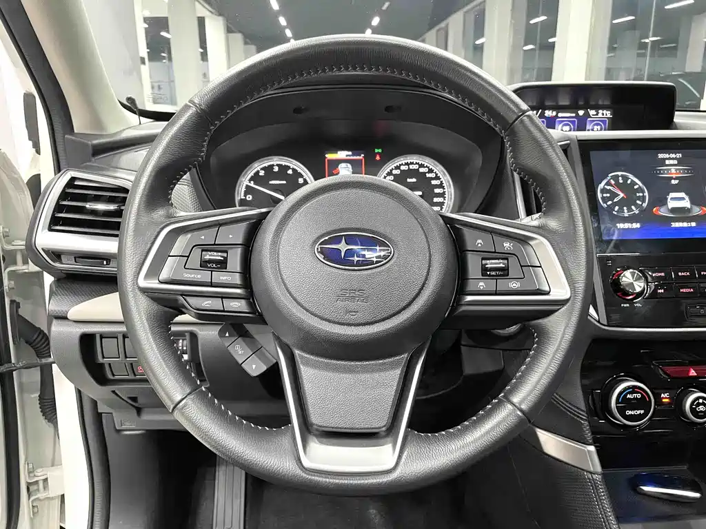 Subaru Forester 2022 — фото 8