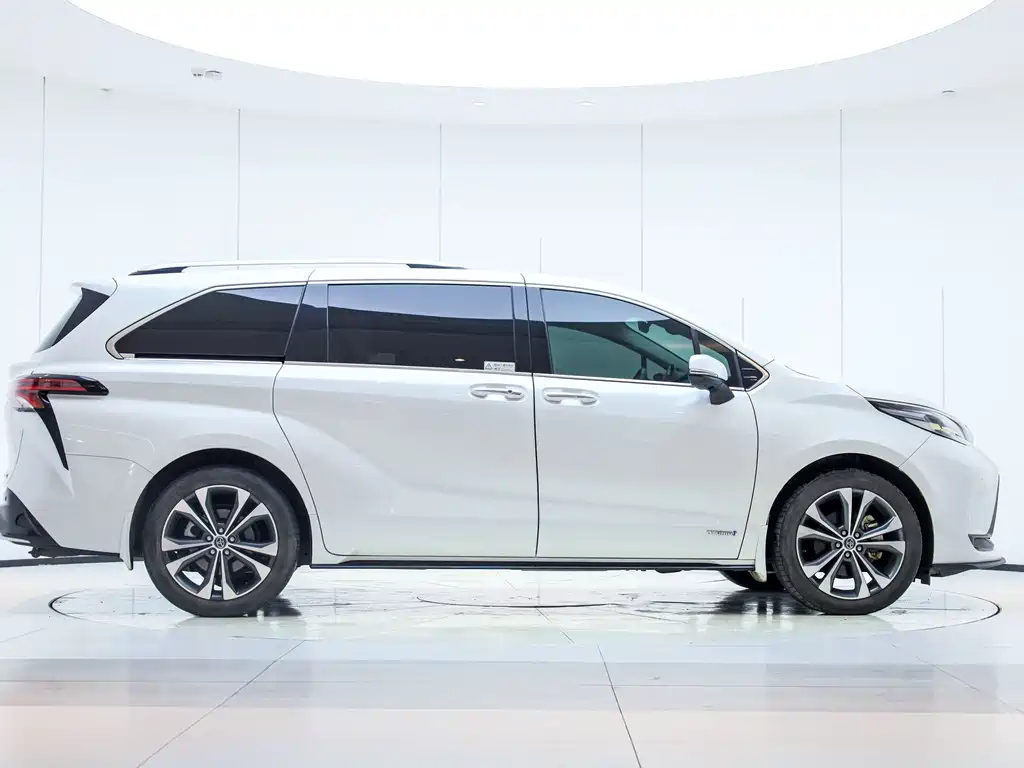 Toyota Granvia 2023