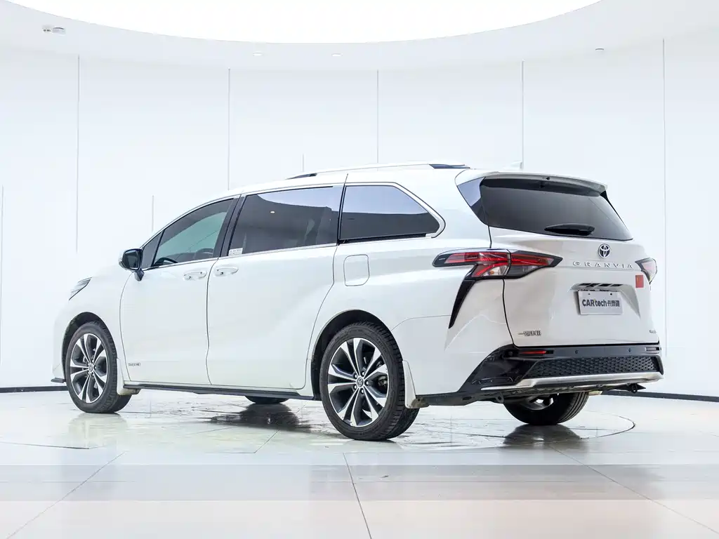 Toyota Granvia 2023