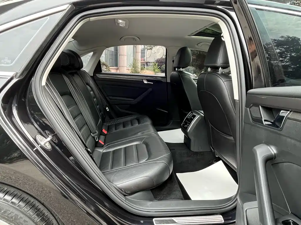 Volkswagen Passat 2018 — фото 17