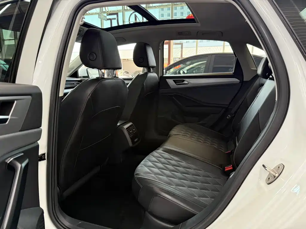 Volkswagen Sagitar 2022