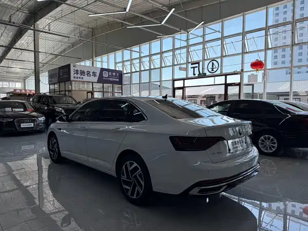 Volkswagen Sagitar 2022