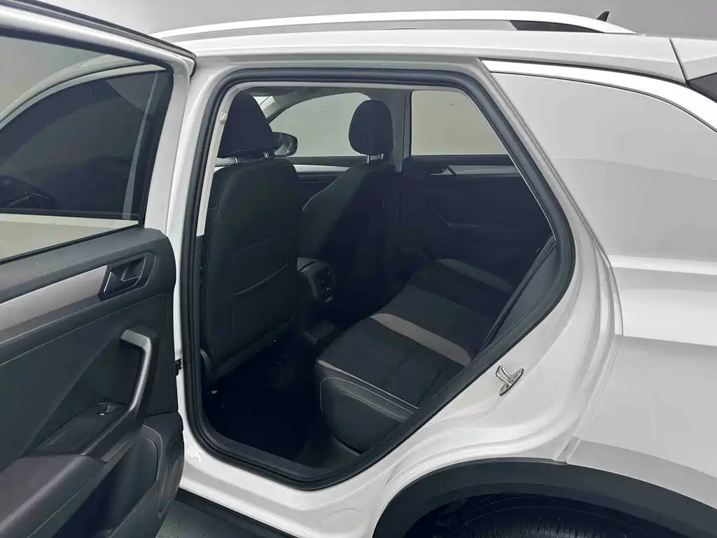 Volkswagen T-Roc 2023 — фото 12