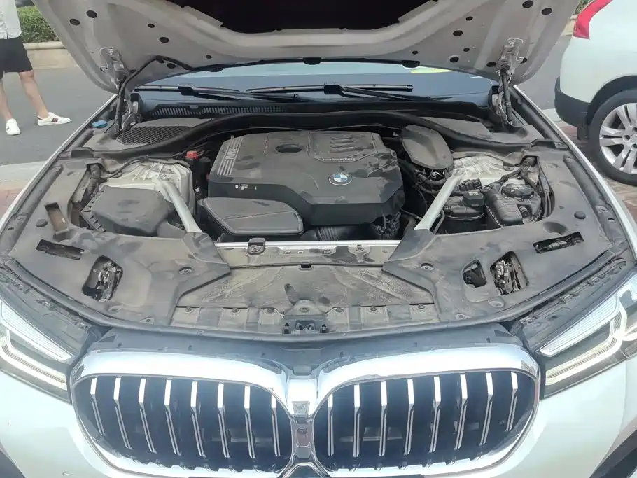 BMW 5 Series 2022 — фото 10