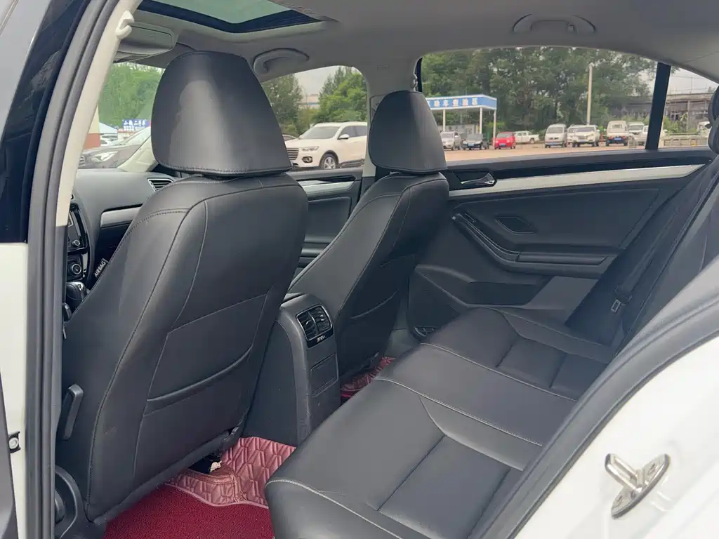 Volkswagen Sagitar 2019