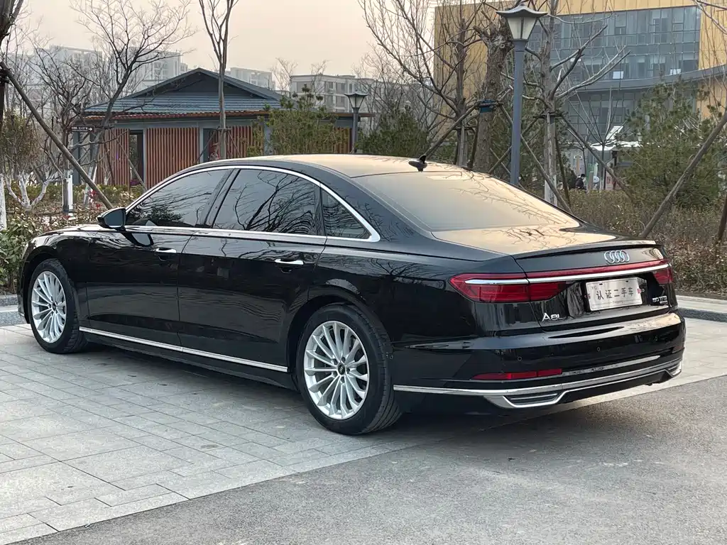 Audi A8 2021 — фото 16