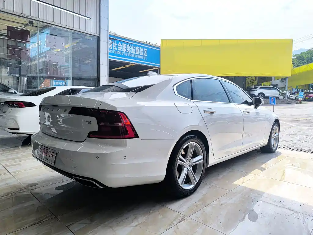 Volvo S90 2018 — фото 11