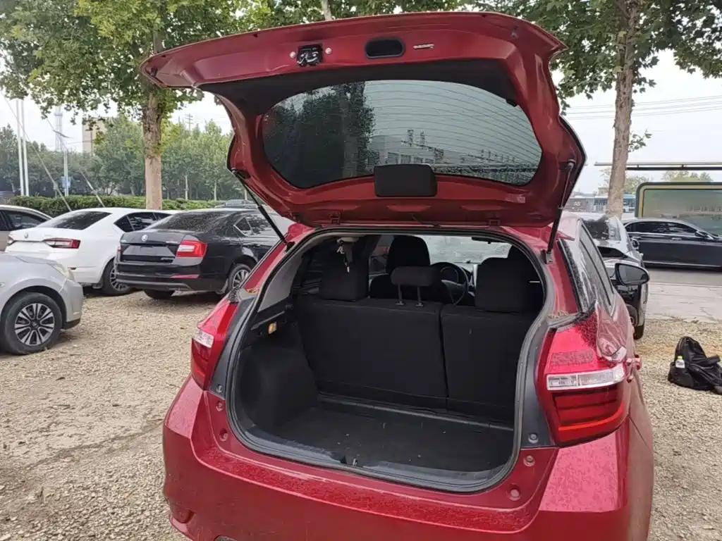 Toyota Yaris L 2018 — фото 19
