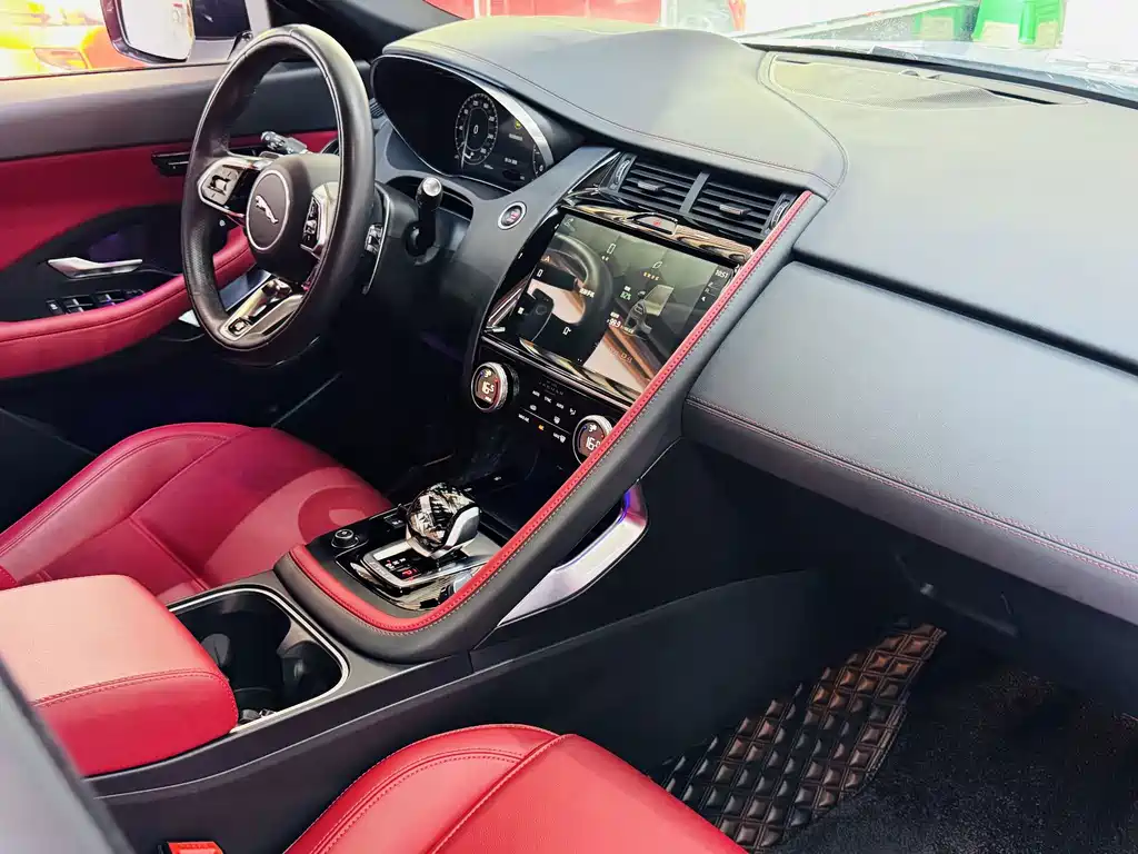Jaguar E-PACE 2024 — фото 10