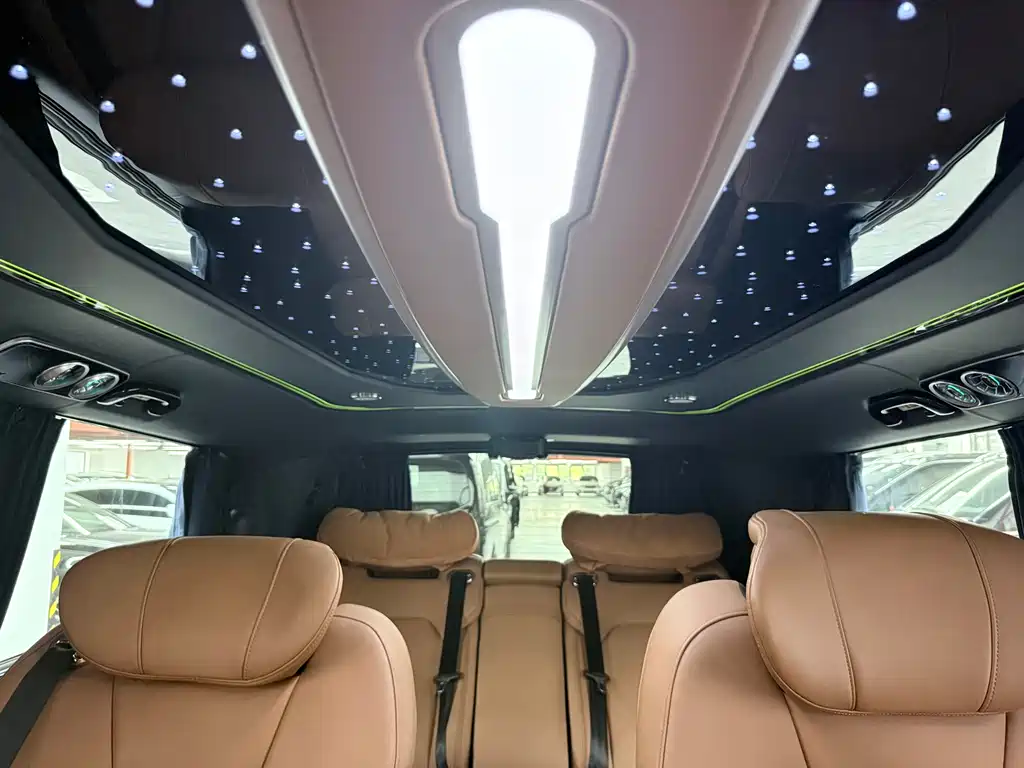 Mercedes-Benz Vito 2023 — фото 18