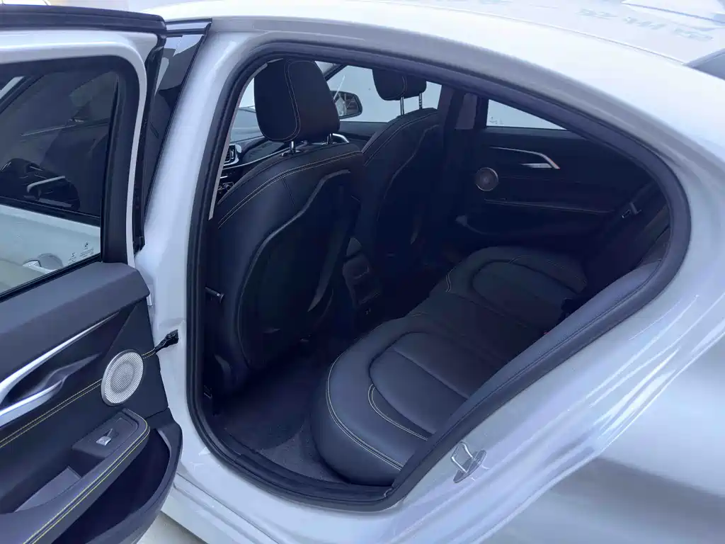 BMW 1 Series 2023 — фото 10