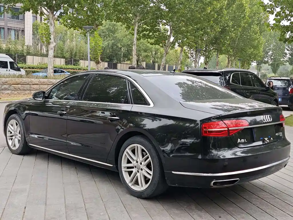Audi A8 2017 — фото 12