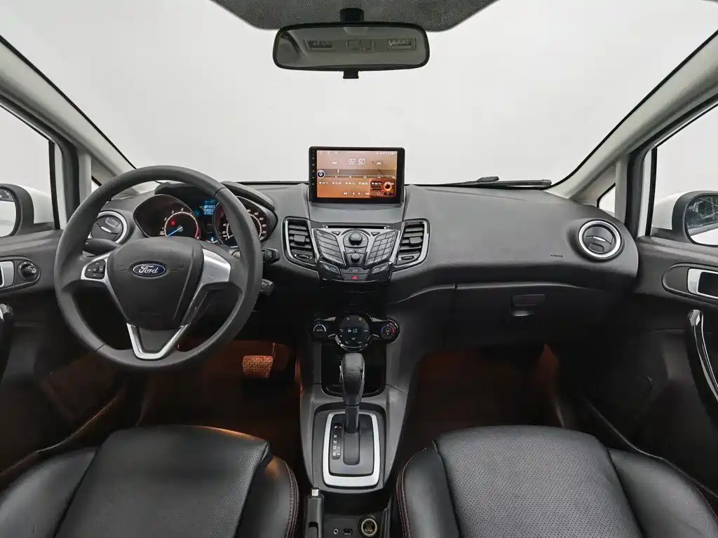 Ford Fiesta 2015 — фото 5