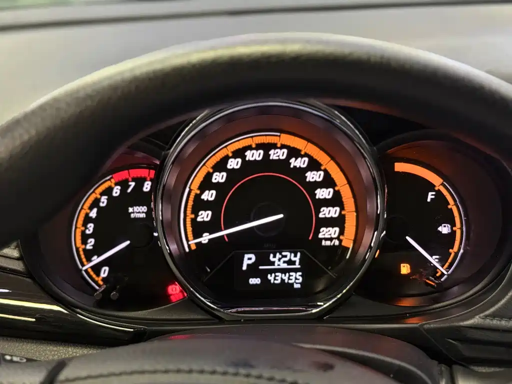 Toyota Yaris L 2021 — фото 12