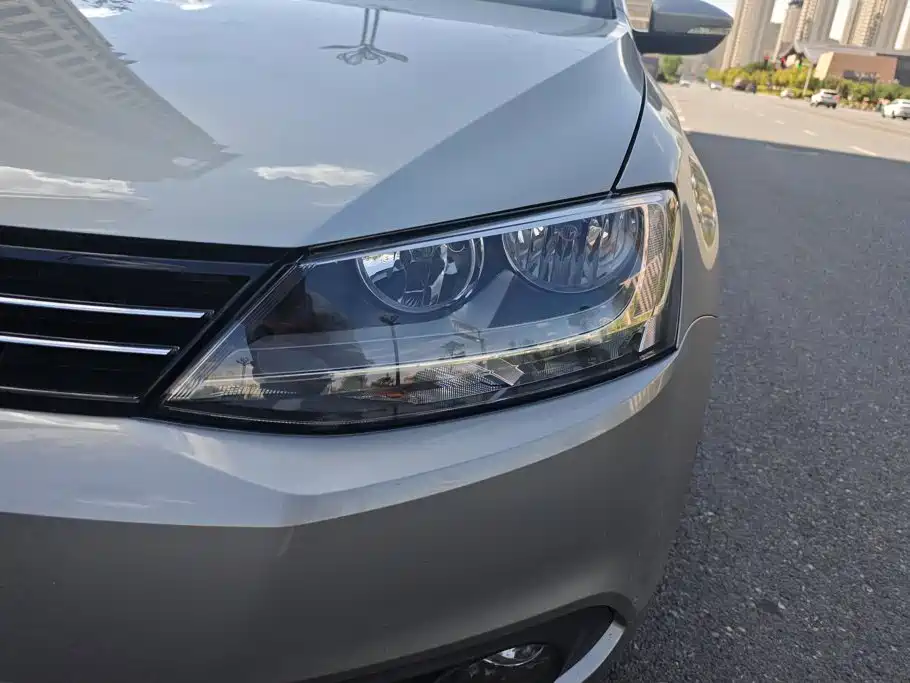 Volkswagen Sagitar 2013