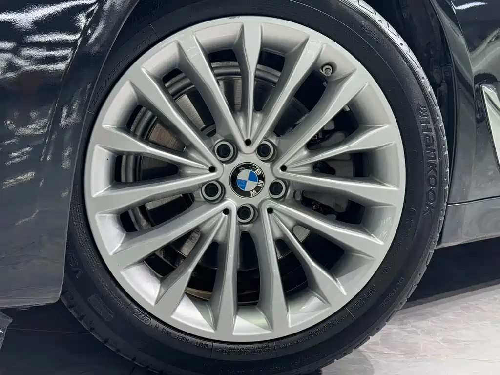 BMW 5 Series 2020 — фото 19
