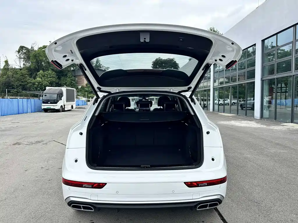 Audi Q5L 2024 — фото 13