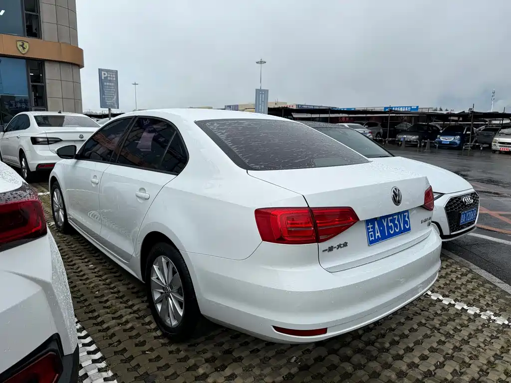 Volkswagen Sagitar 2016
