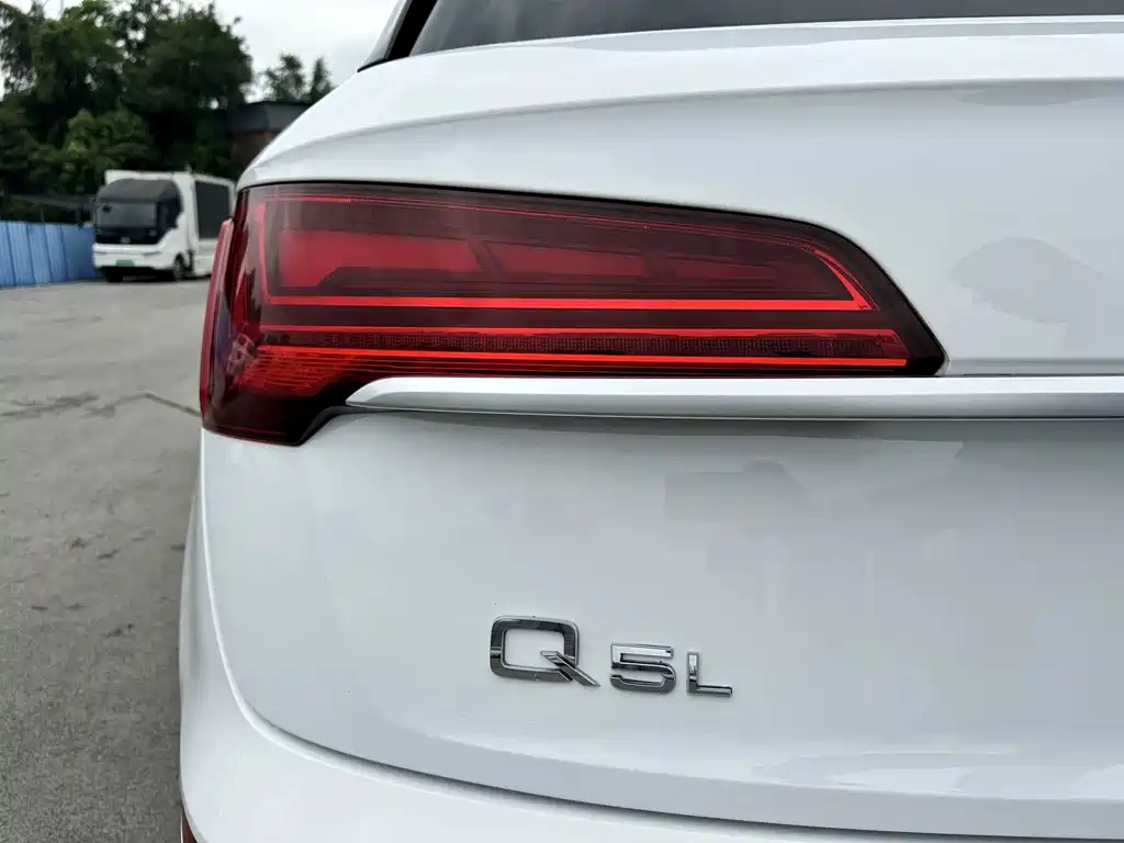 Audi Q5L 2024 — фото 14