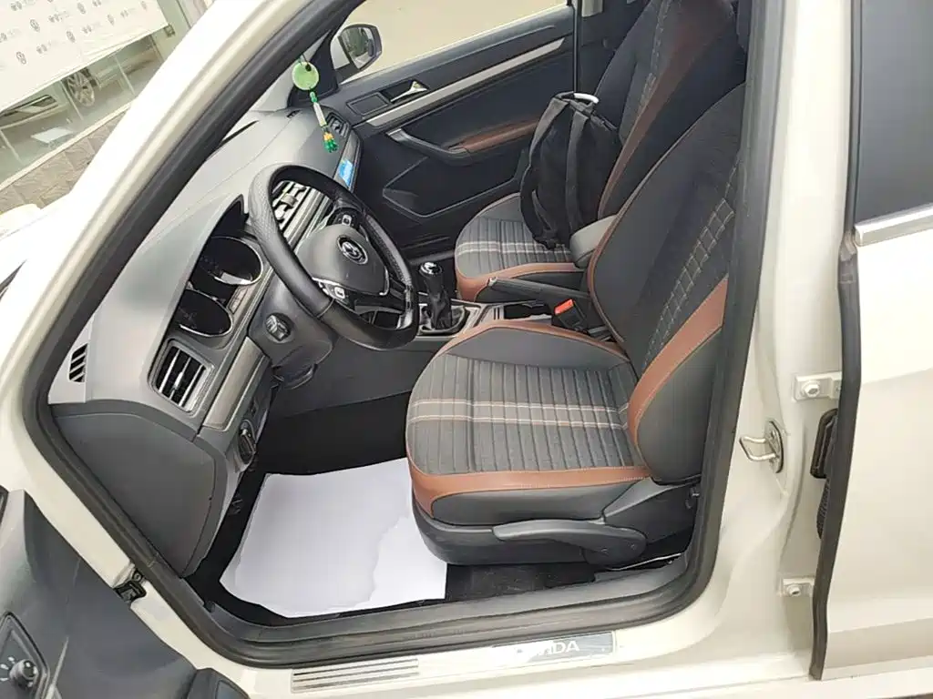 Volkswagen Lavida 2021 — фото 15
