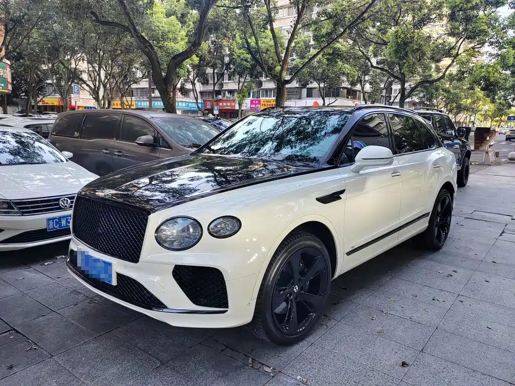 Bentley Bentayga 2021 — фото 1