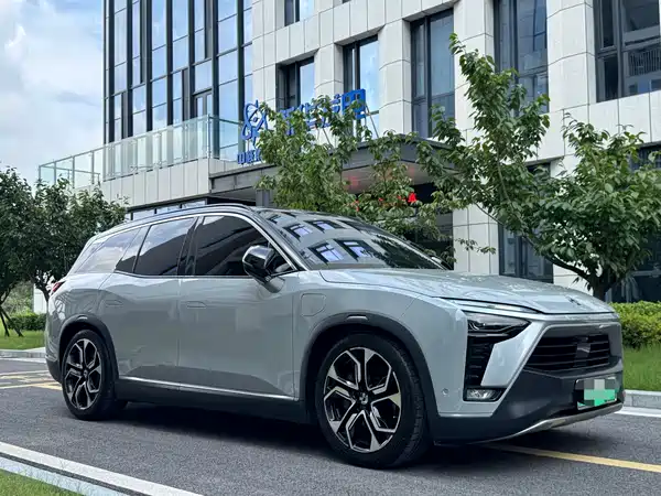 NIO ES8 2021