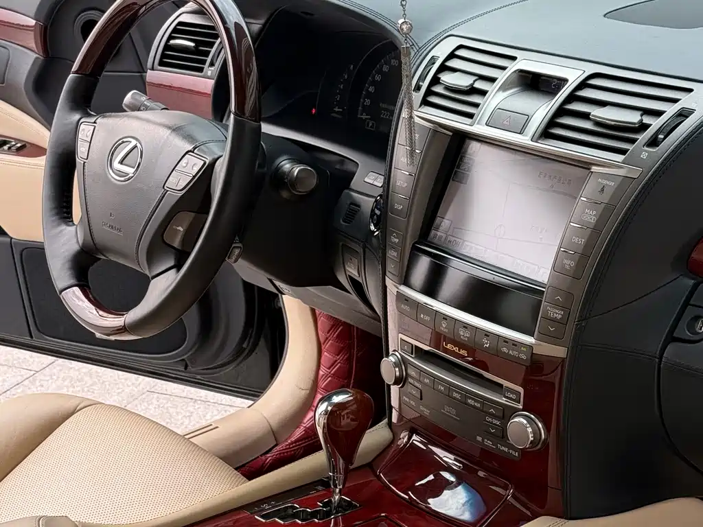 Lexus LS 2012 — фото 24